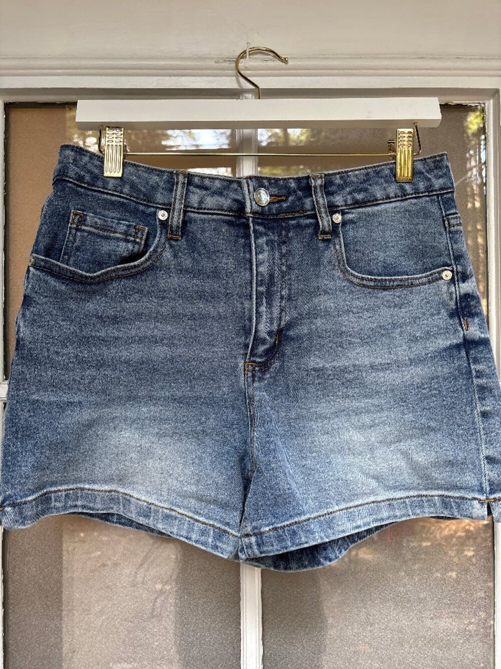 Oat New York Denim Shorts – Size 8 / 29 – Light Wash